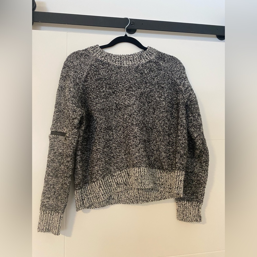 ⚫️ If it were me ⚫️ - black and white cropped sweater